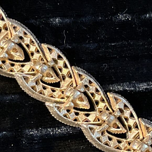 Vintage NWT Rare Crown Trifari Goldtone Pink Purple Rhinestone Bracelet 7” - Picture 11 of 14